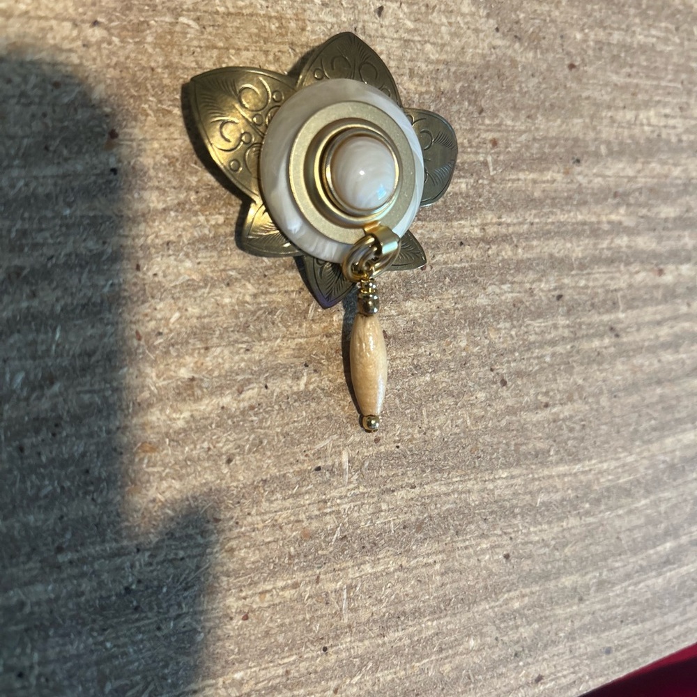 Elegant Gold and Cream Floral Brooch